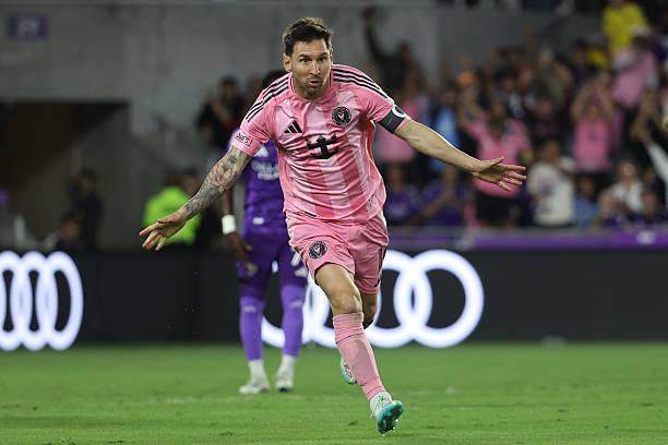 开云体育-梅西2球1助导演大逆转，任意球破门次数追平贝利