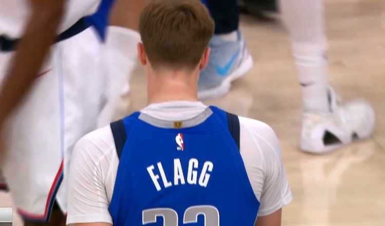 开云体育-观赏性十足！弗拉格切入起飞舒展单臂空接暴扣得分